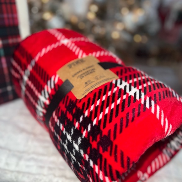 Victoria Secret Sherpa Tote & PINK Blanket Set - Picture 4 of 12